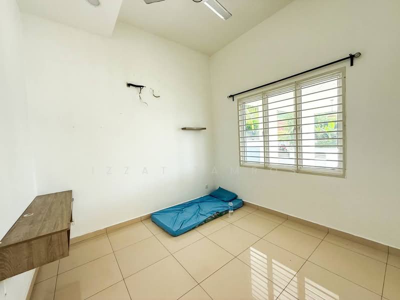Bungalow for Sale in Sungai Merab (Dengkil) - Izzat Zamros - Bedroom - PropertyGuru.com.my