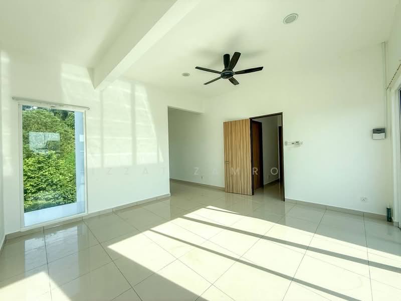 Bungalow for Sale in Sungai Merab (Dengkil) - Izzat Zamros - Living Room - PropertyGuru.com.my