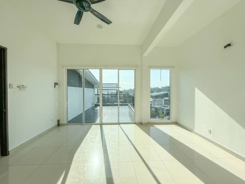 Bungalow for Sale in Sungai Merab (Dengkil) - Izzat Zamros - Balcony - PropertyGuru.com.my