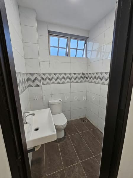 2-storey Terraced House for Sale in Taman Universiti (Skudai) - Wil Mong - Bathroom - PropertyGuru.com.my