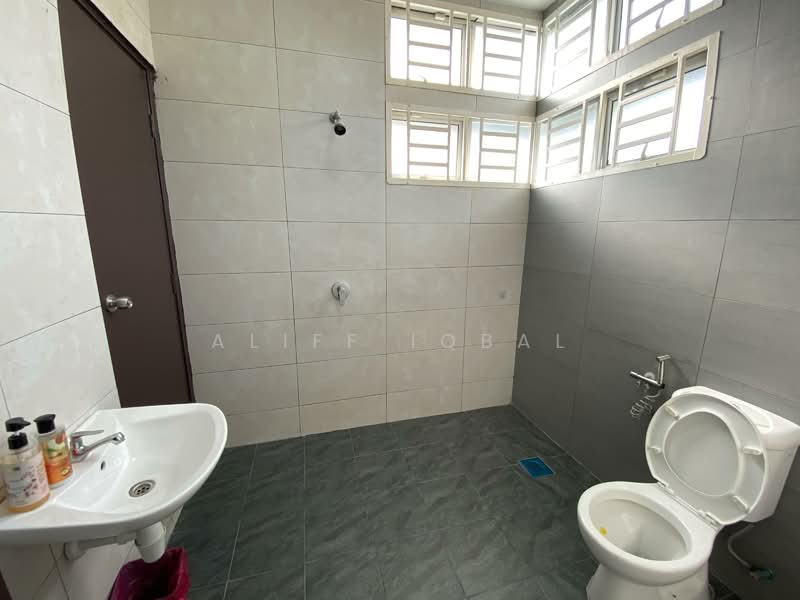 2-storey Terraced House for Rent in Dengkil (Selangor) - Aliff Iqbal - Bathroom - PropertyGuru.com.my