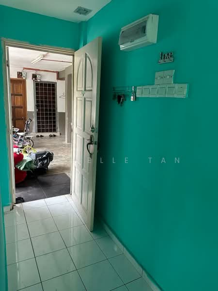 Rumah Flat untuk Dijual di Desa Baiduri - Michelle Tan - Entrance - PropertyGuru.com.my