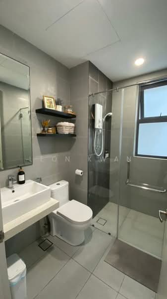 Servis Apartment untuk Disewa di The Clio 2 Residences - Leon Kwan - Bathroom - PropertyGuru.com.my
