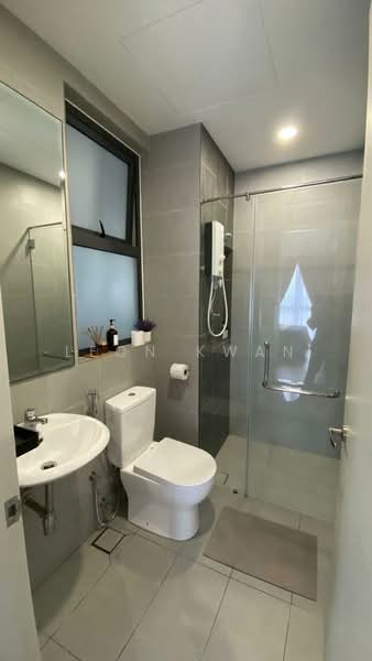 Servis Apartment untuk Disewa di The Clio 2 Residences - Leon Kwan - Bathroom - PropertyGuru.com.my