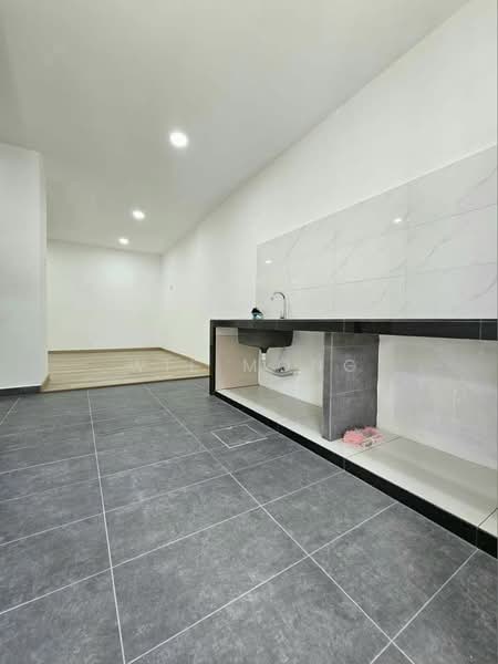 2-storey Terraced House for Sale in Taman Puteri Wangsa (Ulu Tiram) - Wil Mong - Kitchen - PropertyGuru.com.my