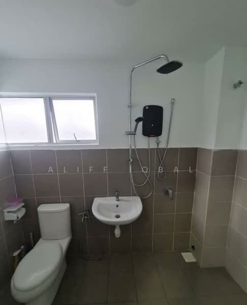 2-storey Terraced House for Rent in Puncak Alam (Selangor) - Aliff Iqbal - Bathroom - PropertyGuru.com.my