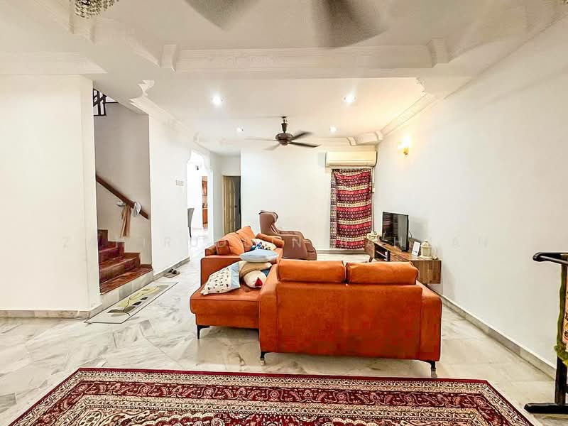 2-storey Terraced House for Sale in Bandar Kinrara (Selangor) - Zahiruddin Rahman - Living Room - PropertyGuru.com.my