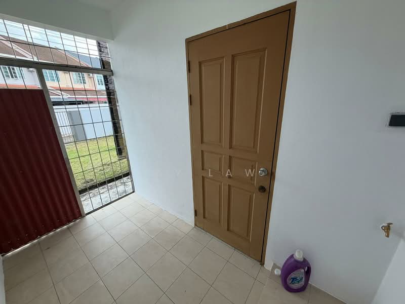 2-storey Terraced House for Sale in Stampin Tengah (Kuching) - Jay Law - Entrance - PropertyGuru.com.my