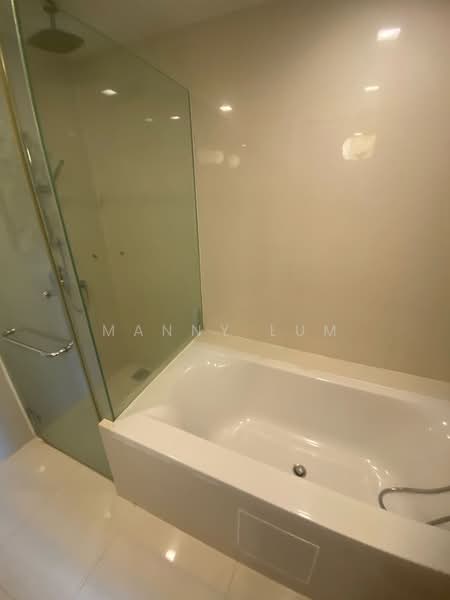 Servis Apartment untuk Disewa di Cormar Suites (Fraser Place (Lot 163)) - Manny Lum - Bathroom - PropertyGuru.com.my