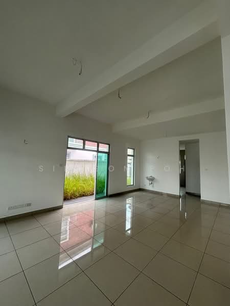 2-storey Terraced House for Sale in Indahpura Iris Park (Kulai) - Simpson Poh - Living Room - PropertyGuru.com.my
