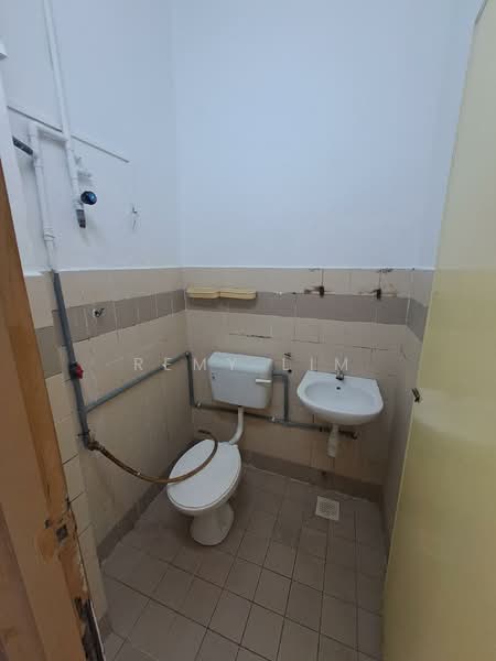 2-storey Terraced House for Sale in Taman Saga (Ampang) - Remy Lim - Bathroom - PropertyGuru.com.my