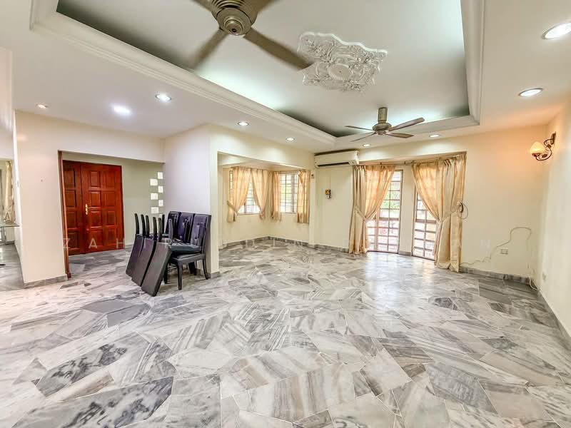 Semi-Detached House for Sale in Seksyen 9 (Shah Alam) - Zahiruddin Rahman - Living Room - PropertyGuru.com.my