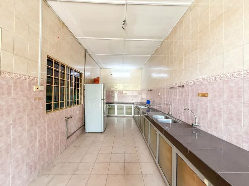 Semi-Detached House for Sale in Seksyen 9 (Shah Alam) - Zahiruddin Rahman - Kitchen - PropertyGuru.com.my