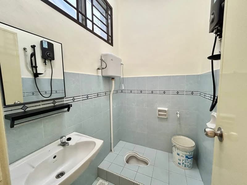 1.5-storey Terraced House for Rent in Johor Bahru (Johor) - Ellen Yeap - Bathroom - PropertyGuru.com.my