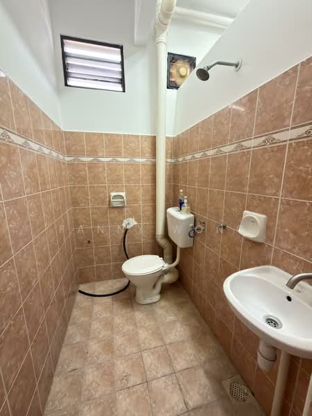 Semi-Detached House for Sale in Batu Uban (Gelugor) - Fanny Wong - Bathroom - PropertyGuru.com.my