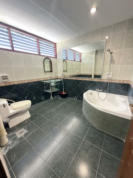 Semi-Detached House for Sale in Batu Uban (Gelugor) - Fanny Wong - Bathroom - PropertyGuru.com.my