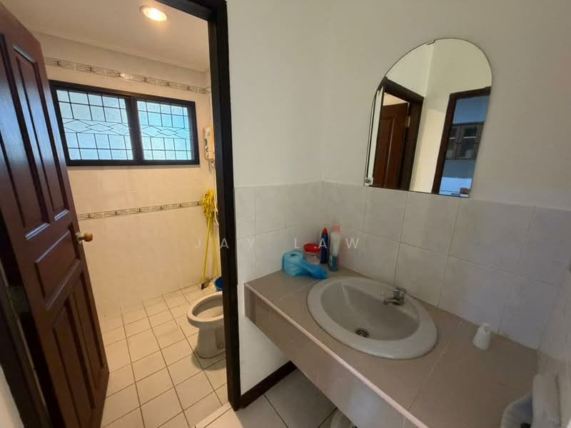 Semi-Detached House for Sale in Tabuan Jaya (Kuching) - Jay Law - Bathroom - PropertyGuru.com.my