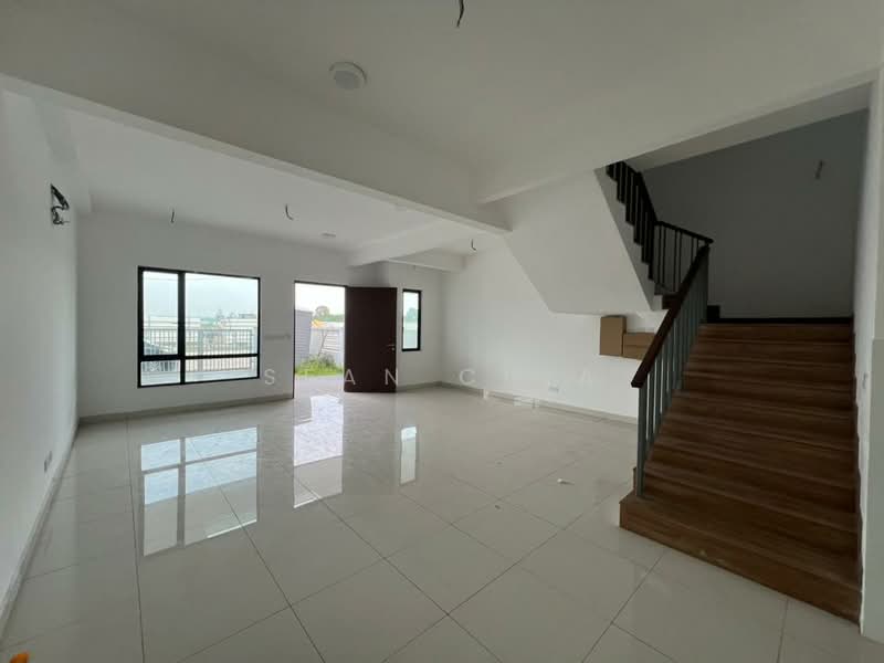 Rumah Teres 2 Tingkat untuk Dijual di Setia Alam (Selangor) - Sean Chia - Living Room - PropertyGuru.com.my