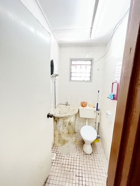 Rumah Teres 1 Tingkat untuk Dijual di Puchong (Selangor) - Hor Yan - Bathroom - PropertyGuru.com.my