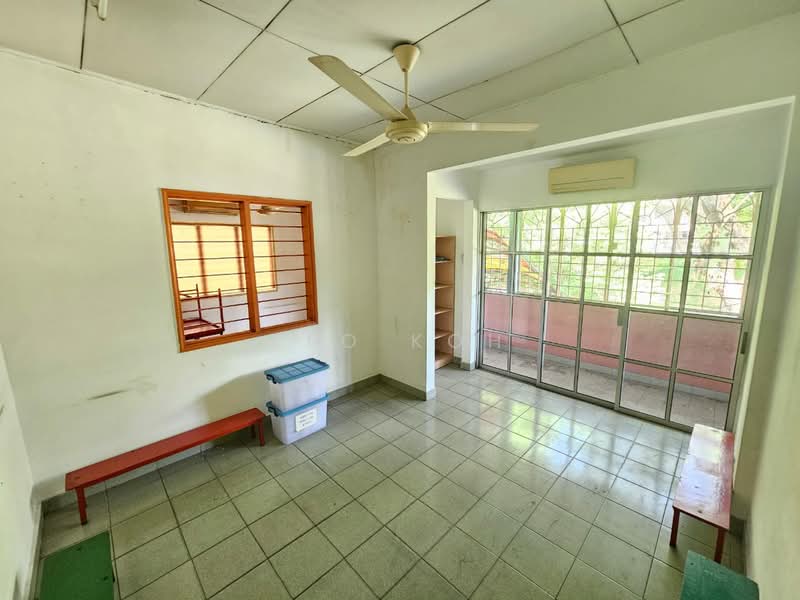 Rumah Teres untuk Dijual di Bandar Kinrara Seksyen 1 (Bandar Kinrara) - Leo Koh - Living Room - PropertyGuru.com.my
