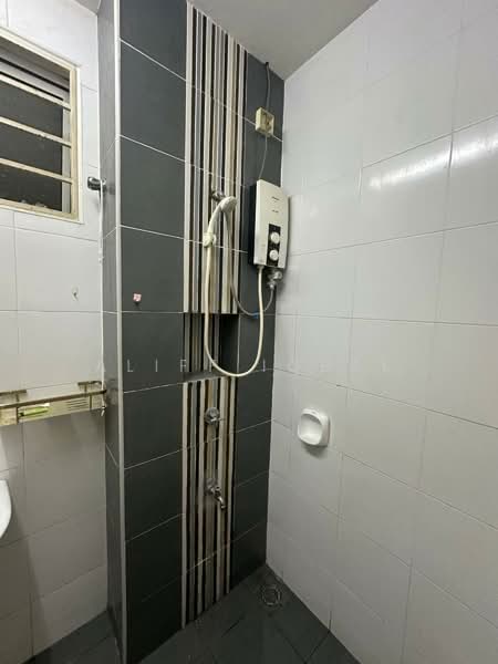 Terraced House for Rent in Shah Alam (Selangor) - Aliff Iqbal - Bathroom - PropertyGuru.com.my