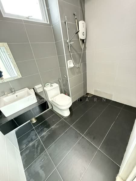 Service Residence for Rent at THE SENAI GARDEN (PANGSAPURI IMPIAN SENAI) - John Pharn - Bathroom - PropertyGuru.com.my