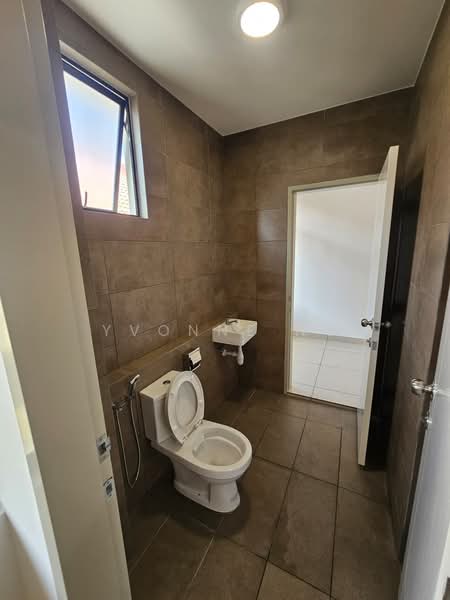 Rumah Teres 2 Tingkat untuk Disewa di Bandar Baru Permas Jaya (Permas Jaya) - Yvonne Ng - Bathroom - PropertyGuru.com.my