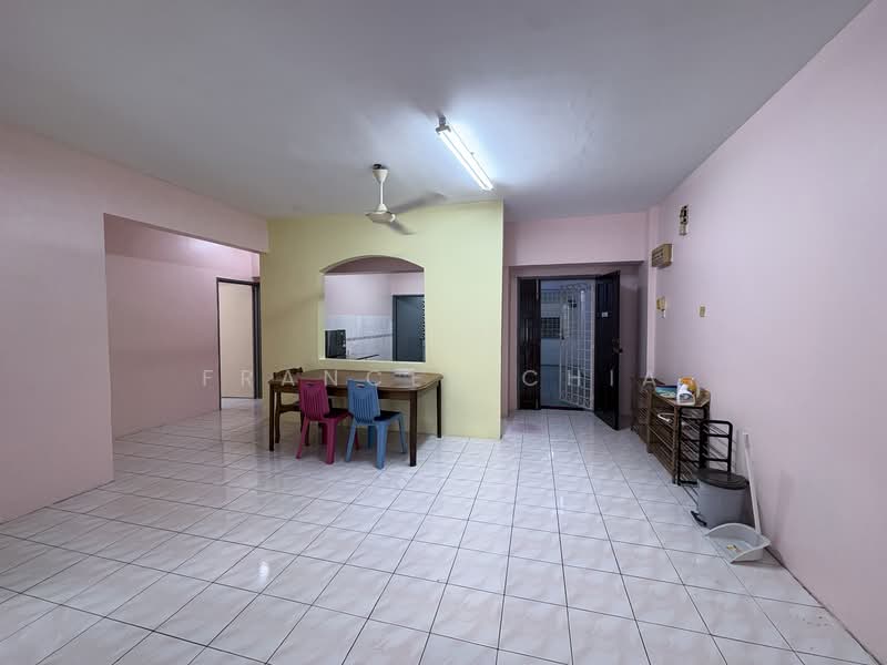 Condominium for Sale at Vista Komanwel B - Frances Chia - Living Room - PropertyGuru.com.my