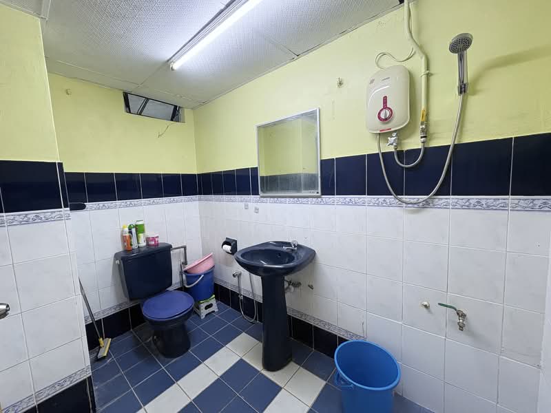Condominium for Sale at Vista Komanwel B - Frances Chia - Bathroom - PropertyGuru.com.my