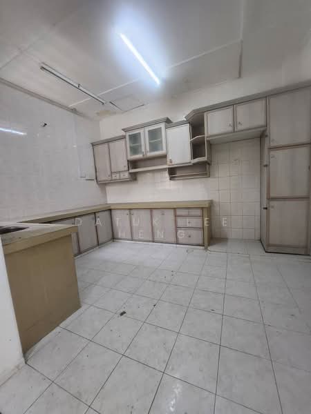 Rumah Berkembar untuk Dijual di Taman Chateau (Ipoh) - Datuk Lee Heng - Kitchen - PropertyGuru.com.my