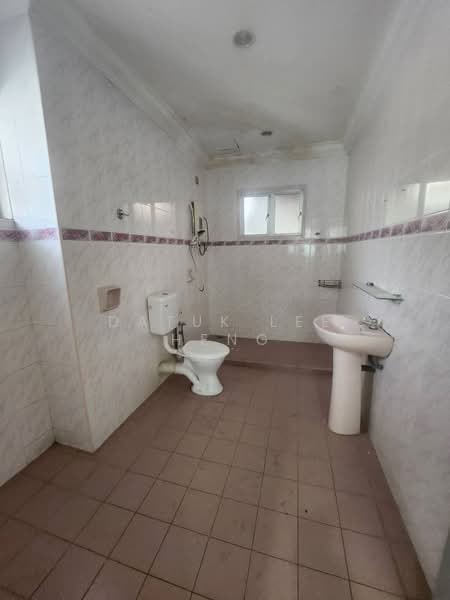 Rumah Berkembar untuk Dijual di Taman Chateau (Ipoh) - Datuk Lee Heng - Bathroom - PropertyGuru.com.my