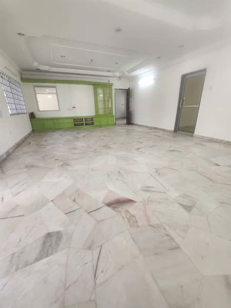 Rumah Berkembar untuk Dijual di Taman Chateau (Ipoh) - Datuk Lee Heng - Living Room - PropertyGuru.com.my