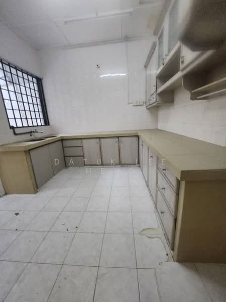 Rumah Berkembar untuk Dijual di Taman Chateau (Ipoh) - Datuk Lee Heng - Kitchen - PropertyGuru.com.my