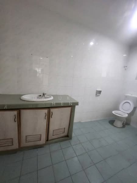 Rumah Berkembar untuk Dijual di Taman Chateau (Ipoh) - Datuk Lee Heng - Bathroom - PropertyGuru.com.my