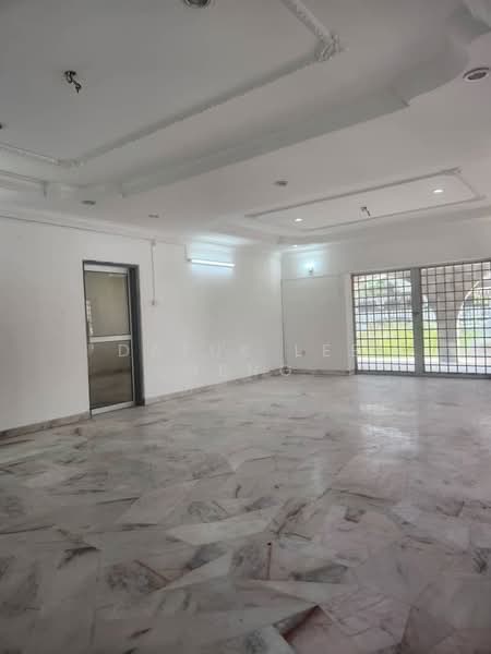Rumah Berkembar untuk Dijual di Taman Chateau (Ipoh) - Datuk Lee Heng - Living Room - PropertyGuru.com.my