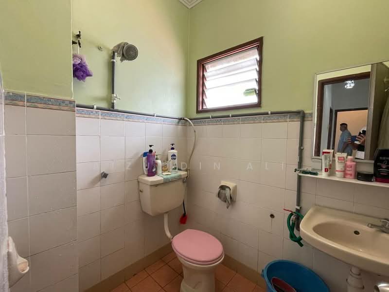 2-storey Terraced House for Sale in Putra Heights (Subang Jaya) - Aizuddin Ali - Bathroom - PropertyGuru.com.my