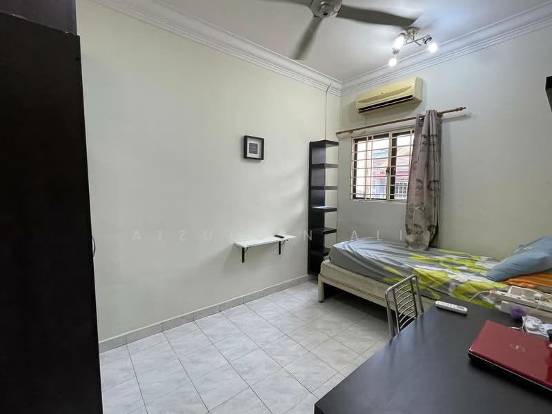 2-storey Terraced House for Sale in Putra Heights (Subang Jaya) - Aizuddin Ali - Bedroom - PropertyGuru.com.my