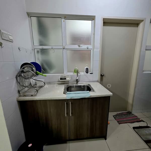 Kondominium untuk Disewa di The Zest @ Kinrara 9 - Jackie Ho - Kitchen - PropertyGuru.com.my