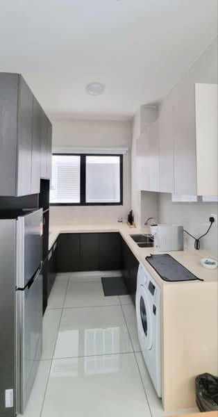 Condominium for Rent at Bay Laurel @ Country Garden Danga Bay - Joey Chai - Kitchen - PropertyGuru.com.my