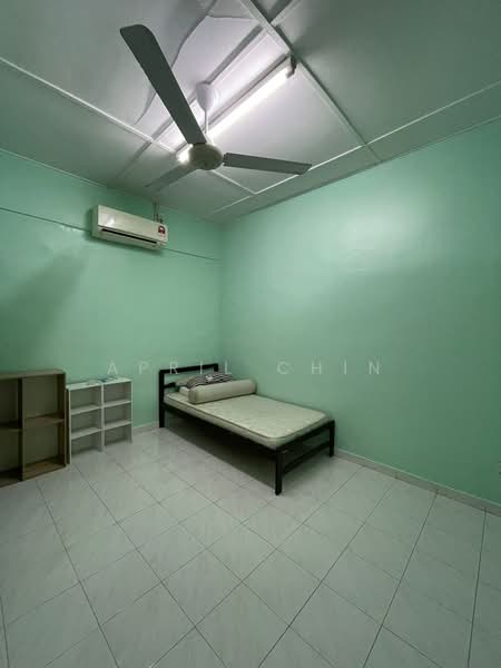 Rumah Teres 2 Tingkat untuk Disewa di Taman Muhibbah (Kulai) - April Chin - Bedroom - PropertyGuru.com.my