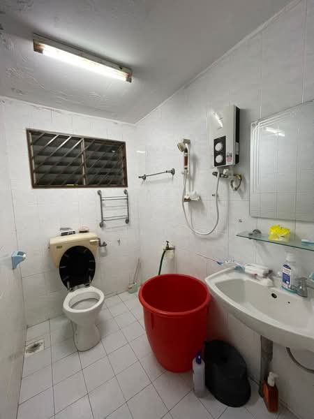 Rumah Teres 2 Tingkat untuk Disewa di Taman Muhibbah (Kulai) - April Chin - Bathroom - PropertyGuru.com.my