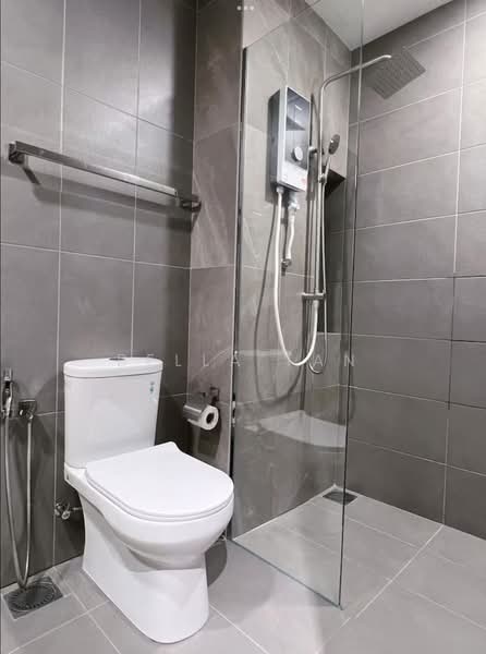 Service Residence for Sale at Summer Suites - Residensi Bukit Meldrum - Bella Tan - Bathroom - PropertyGuru.com.my