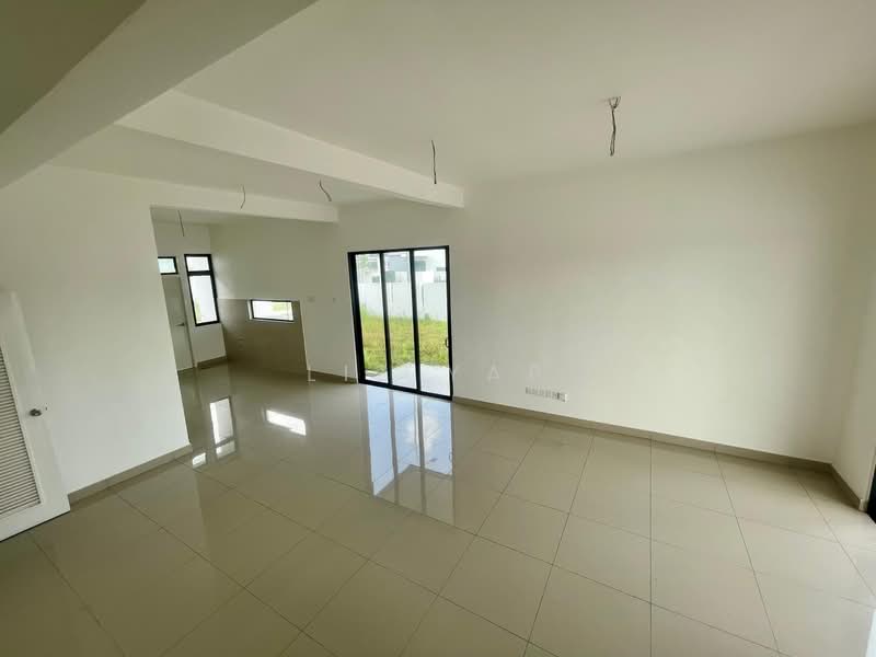 Rumah Teres 2 Tingkat untuk Dijual di Taman Adda Heights (Tebrau) - Liz Yap - Living Room - PropertyGuru.com.my