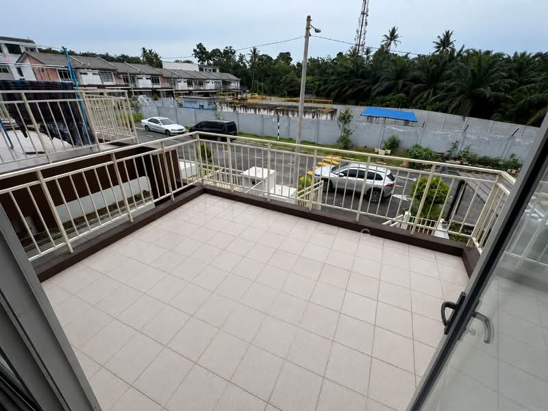 Rumah Teres 2 Tingkat untuk Dijual di Batang Kali (Selangor) - Sean Yong - Balcony - PropertyGuru.com.my