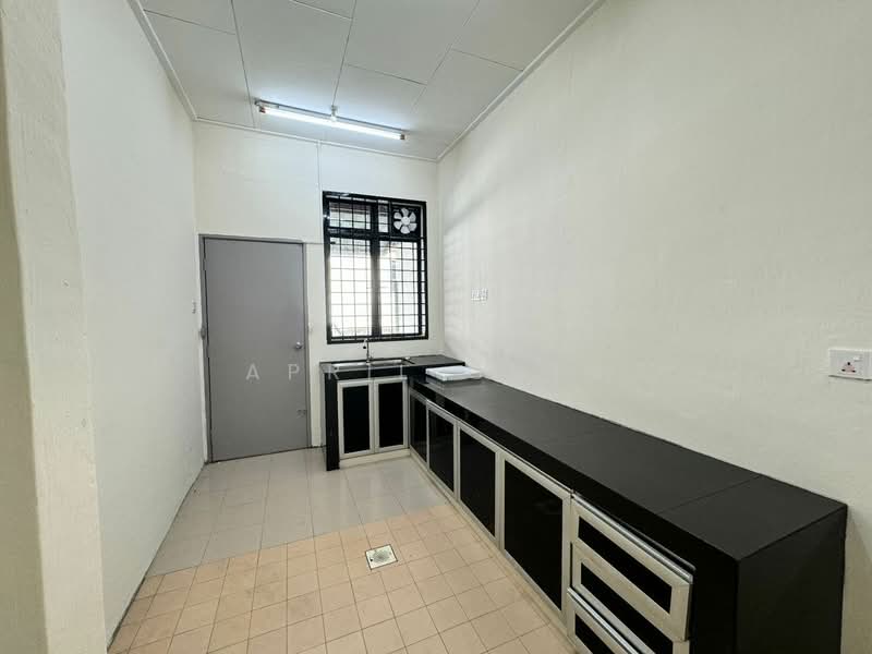 2-storey Terraced House for Rent in Taman Molek (Johor Bahru) - April Chin - Kitchen - PropertyGuru.com.my