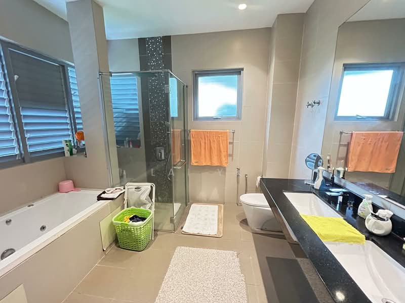 Rumah Banglo untuk Dijual di Saujana (Selangor) - Lai YK - Bathroom - PropertyGuru.com.my