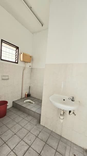 2-storey Terraced House for Rent in TAMAN PUCHONG UTAMA (Puchong) - Wendy Chin - Bathroom - PropertyGuru.com.my