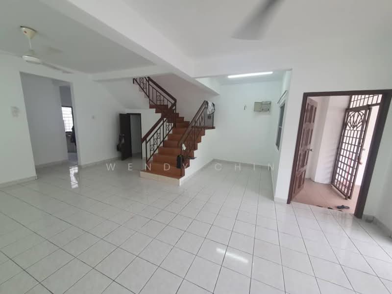 2-storey Terraced House for Rent in TAMAN PUCHONG UTAMA (Puchong) - Wendy Chin - Living Room - PropertyGuru.com.my