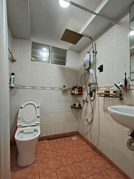 Kondominium untuk Dijual di Greenlane Park - Li Fang - Bathroom - PropertyGuru.com.my
