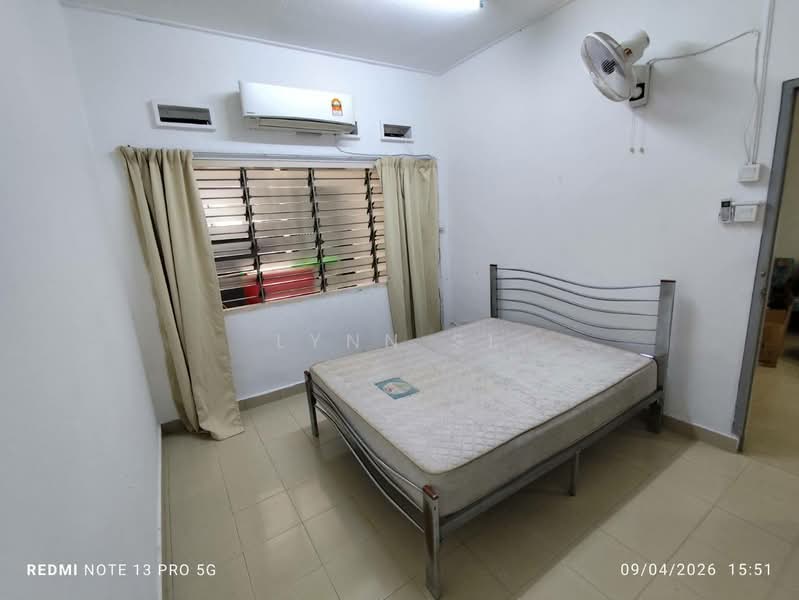 1-storey Terraced House for Rent in Taman Century (Johor Bahru) - Lynn SL - Bedroom - PropertyGuru.com.my